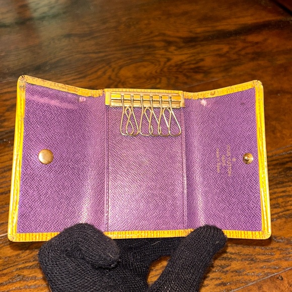 LOUIS VUITTON 1995 Yellow Epi Leather 6 Ring Key Holder Vintage - Picture 7 of 11